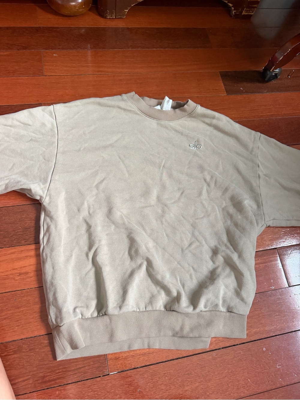 ALO Yoga Crewneck Sweatshirt in Beige/Tan